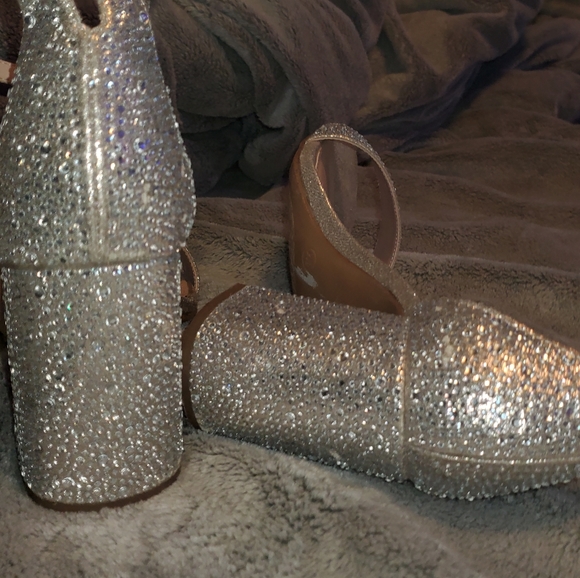 Kelly & Katie dress heels 👠😍💕 - Picture 7 of 8